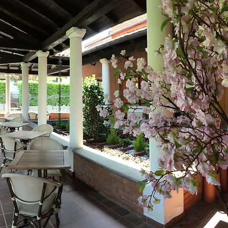 Ostello Casa Emmaus Maccagno Екстер'єр фото