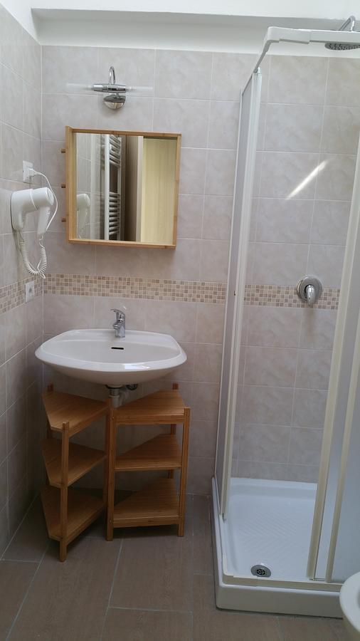 Ostello Casa Emmaus Maccagno Екстер'єр фото